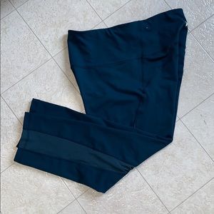 Teal L Old Navy High Waisted Capris w/ mesh panel